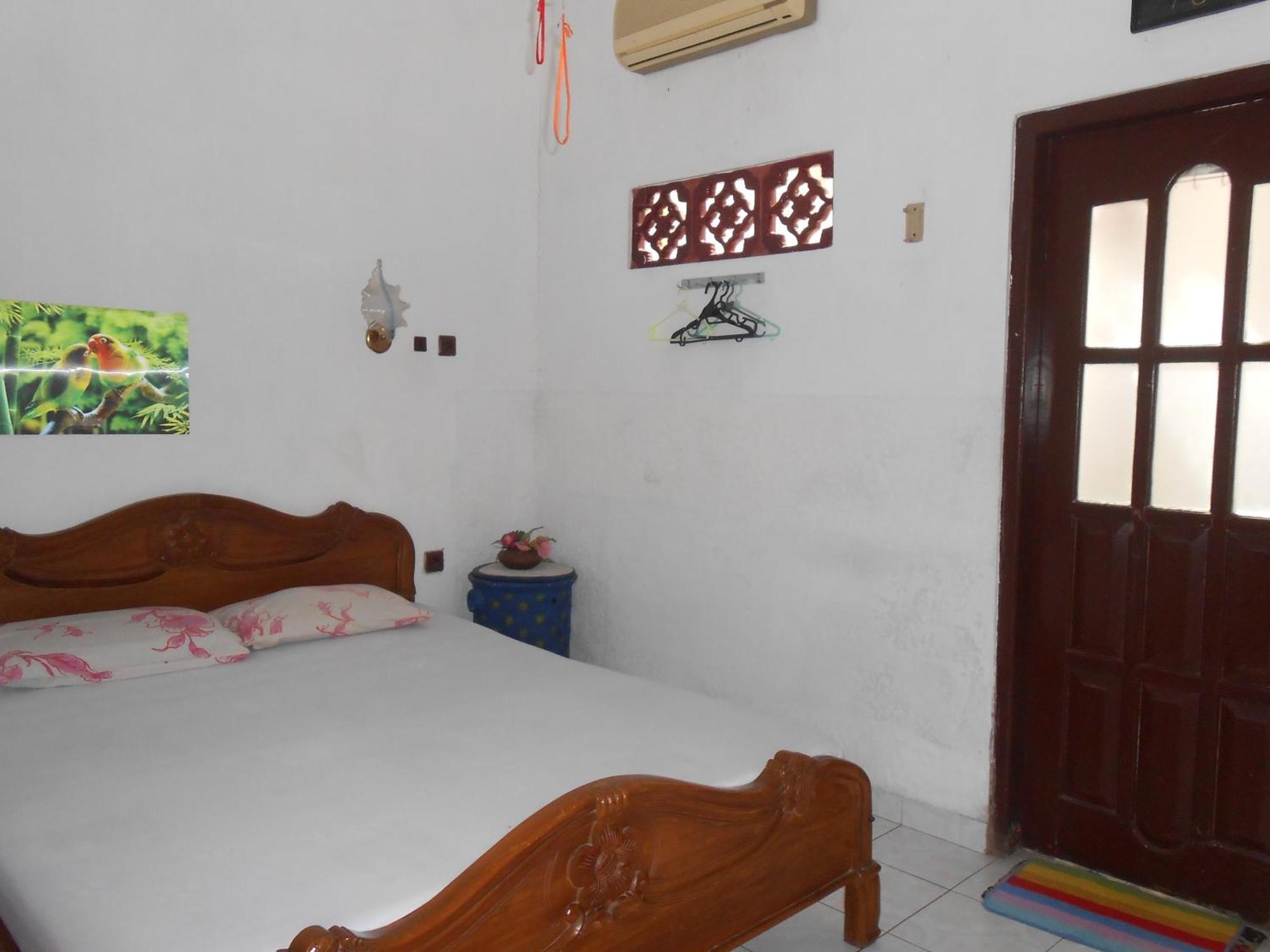 Fortuna Guest House Джокьякарта Экстерьер фото