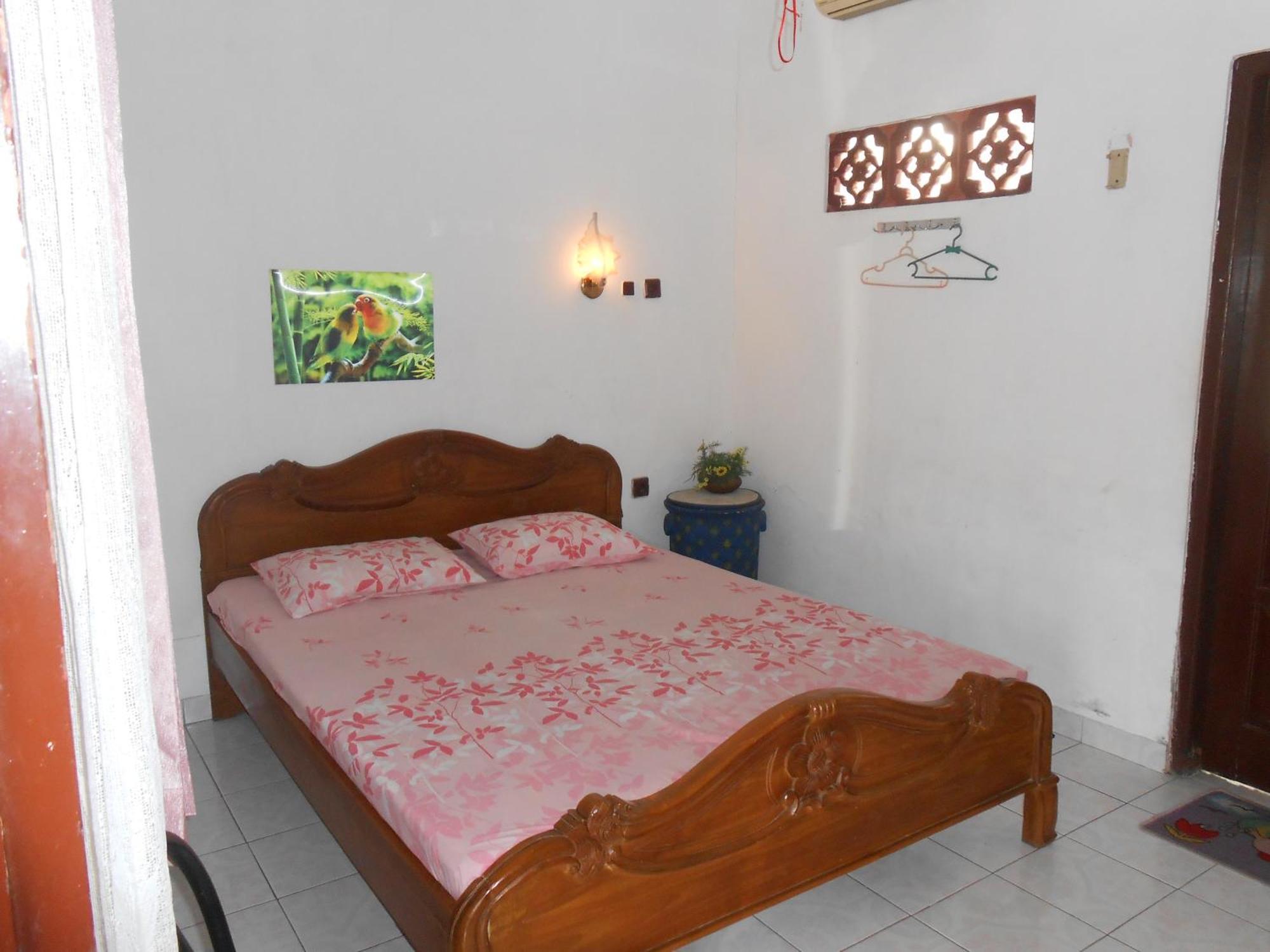 Fortuna Guest House Джокьякарта Экстерьер фото