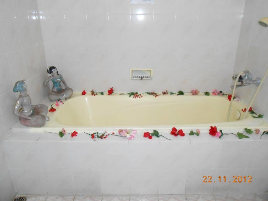 Fortuna Guest House Джокьякарта Экстерьер фото