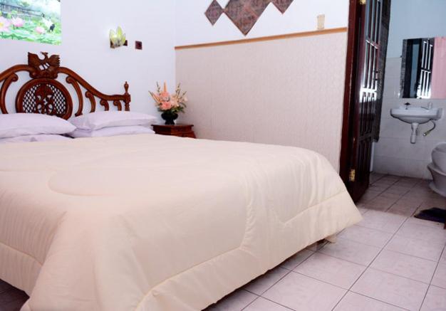 Fortuna Guest House Джокьякарта Экстерьер фото