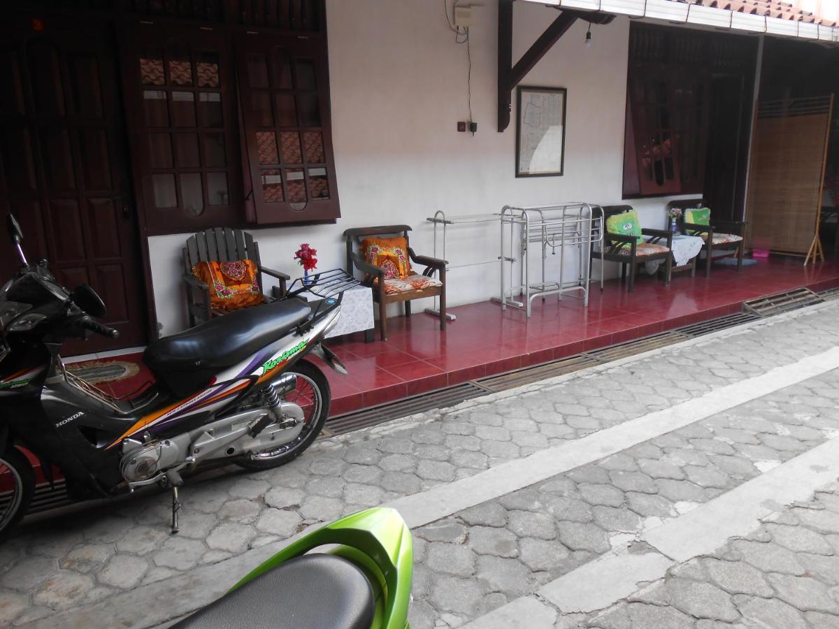 Fortuna Guest House Джокьякарта Экстерьер фото